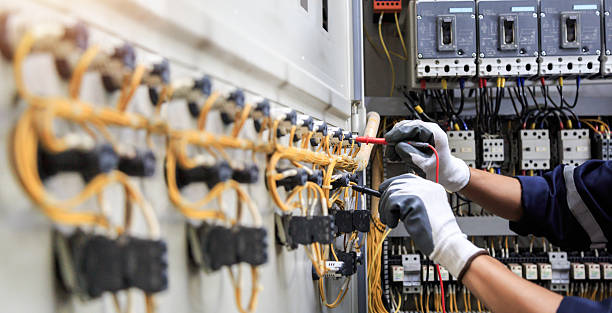 Professional Electrician technician working in Dyersville, IA